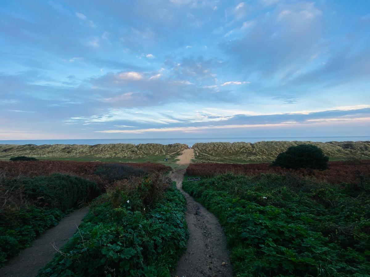 Cosy And Comfortable 10 Minutes Walk To The Beach, Norfolk Holiday home *